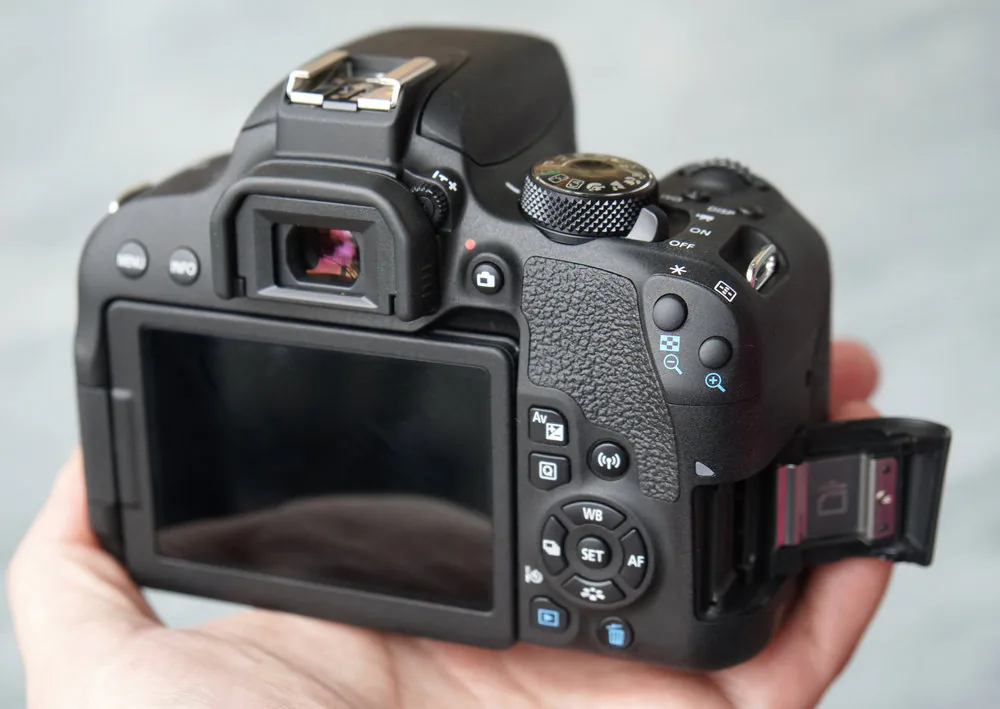 Canon-EOS-800D-6_1487078393