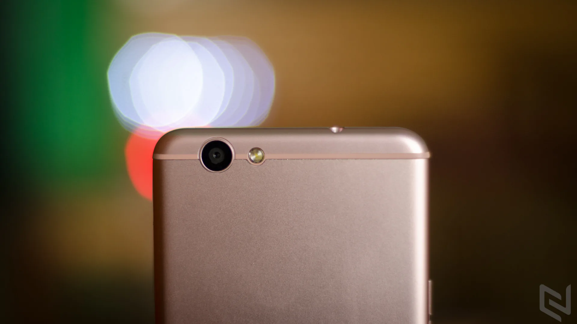 Trên tay nhanh Mobell Nova i7, chiếc smartphone giá rẻ được chú trọng nhiều vào thiết kế