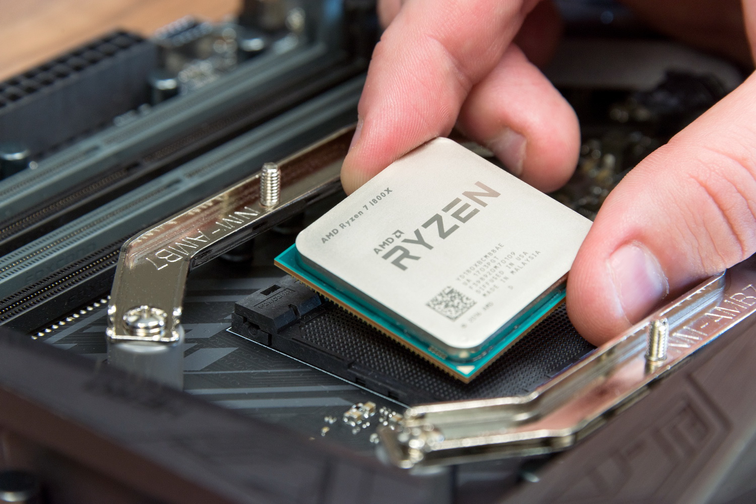 Bộ xử lý AMD Ryzen™ 7 cho máy để bàn đã có mặt trên toàn cầu