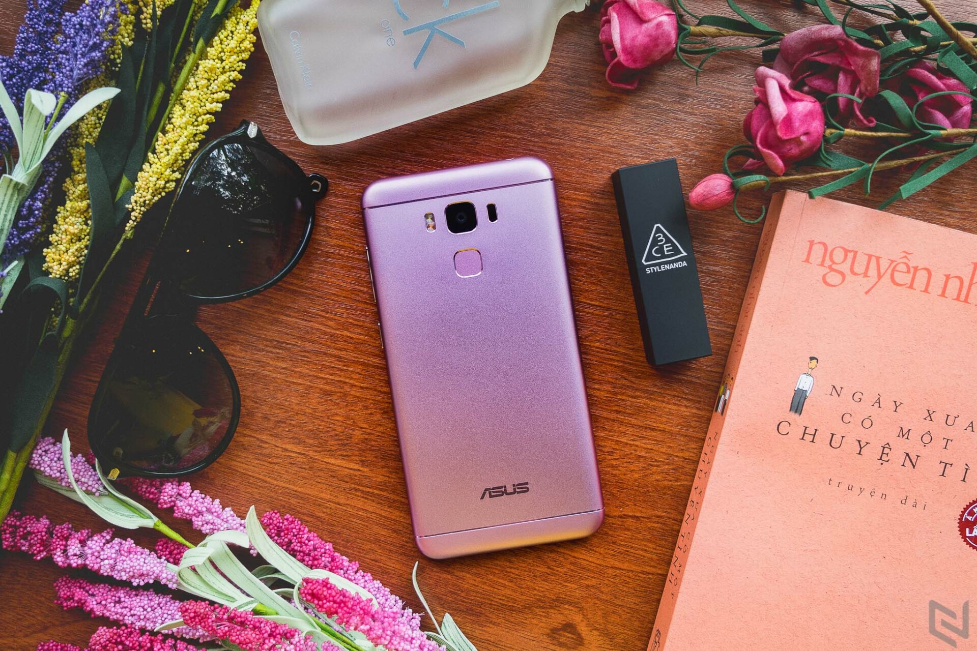 Bộ ảnh ASUS ZenFone 3 Max 5.5 inch màu hồng và vàng
