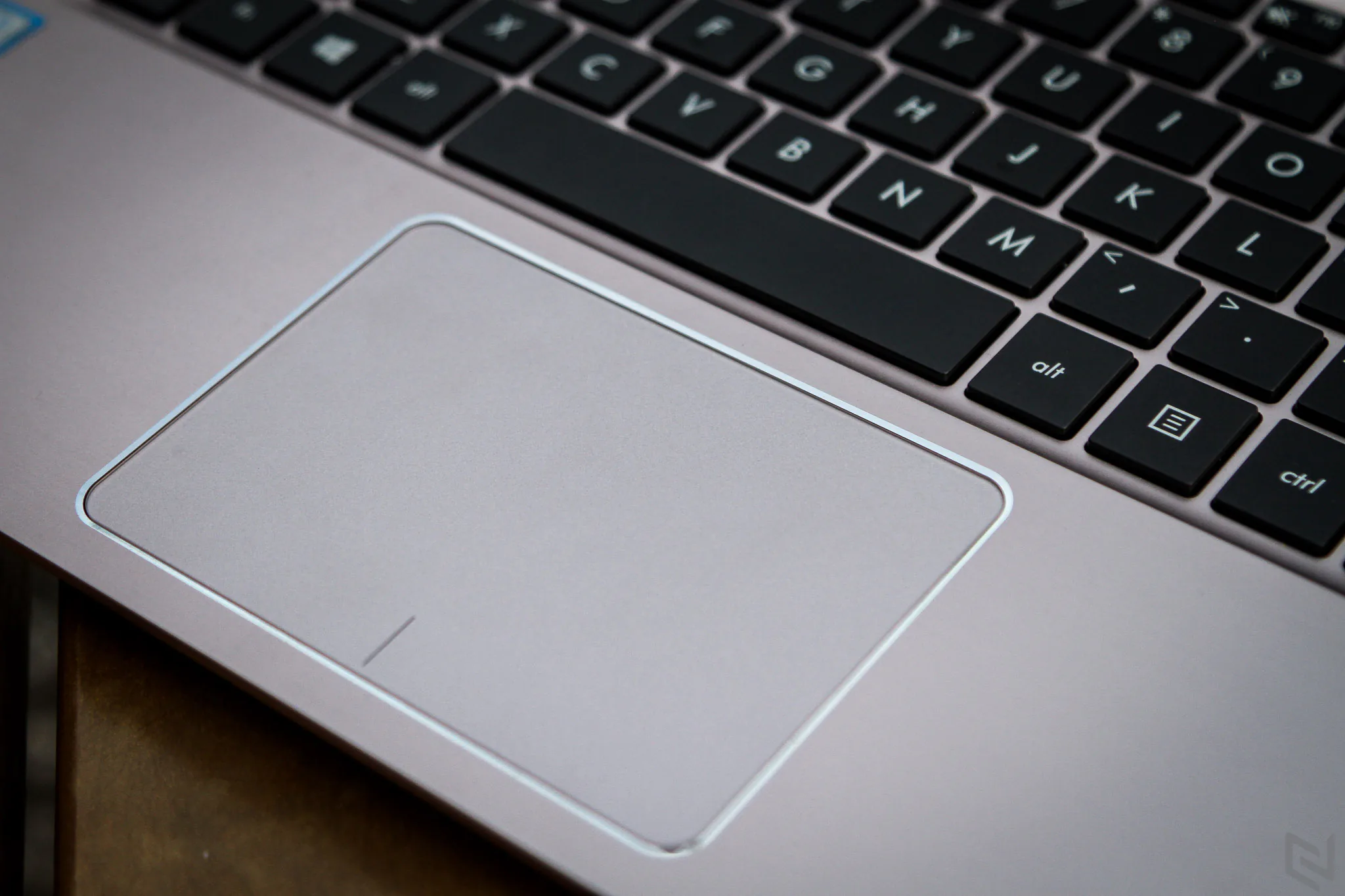 Đánh giá Asus Zenbook UX410UAK: ngoại hình đẹp, màn hình ngon