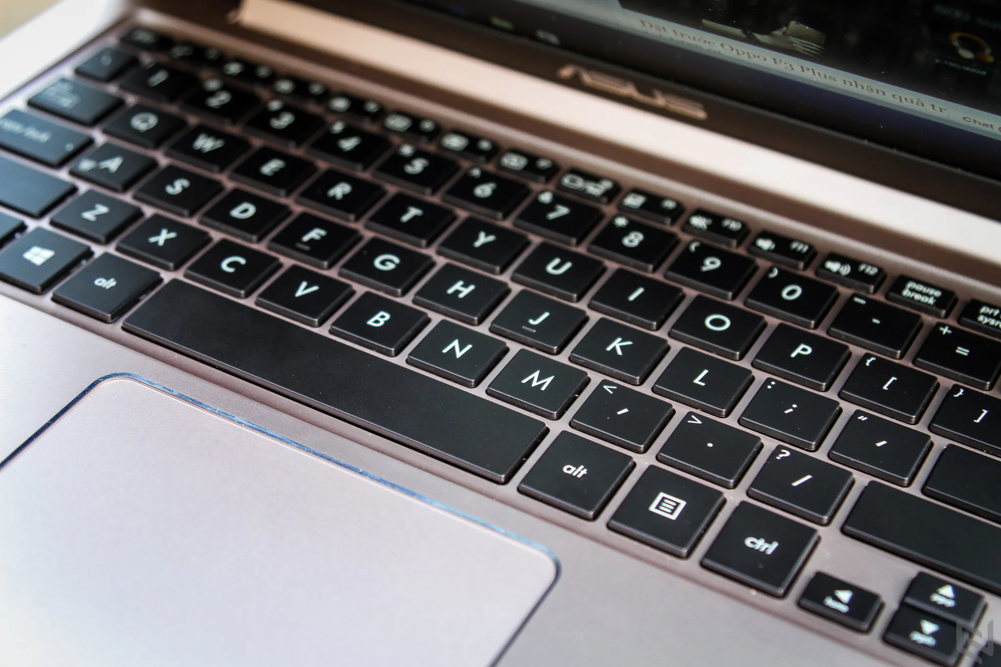 Đánh giá Asus Zenbook UX410UAK: ngoại hình đẹp, màn hình ngon
