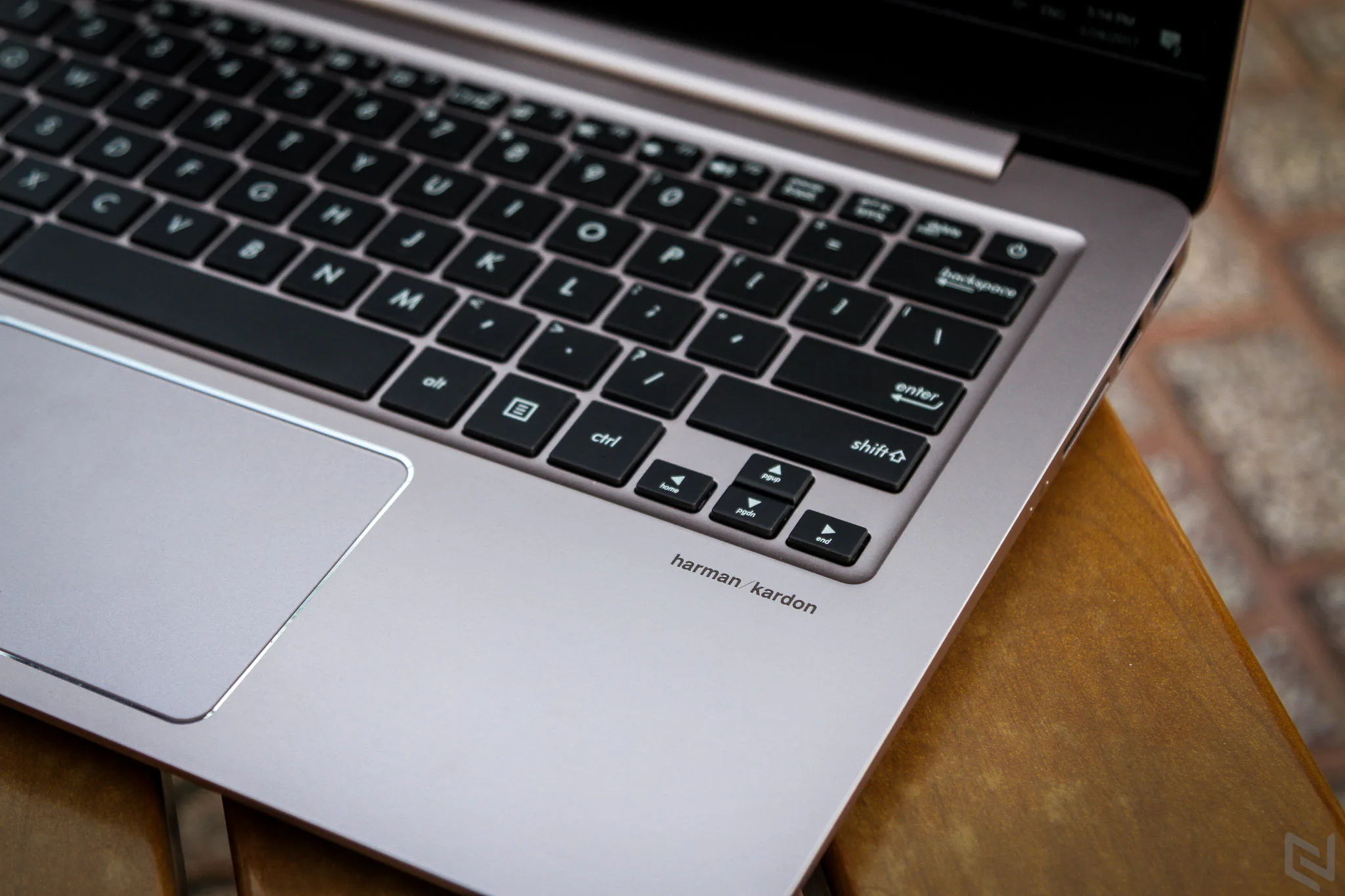 Đánh giá Asus Zenbook UX410UAK ngoại hình đẹp, giá tốt