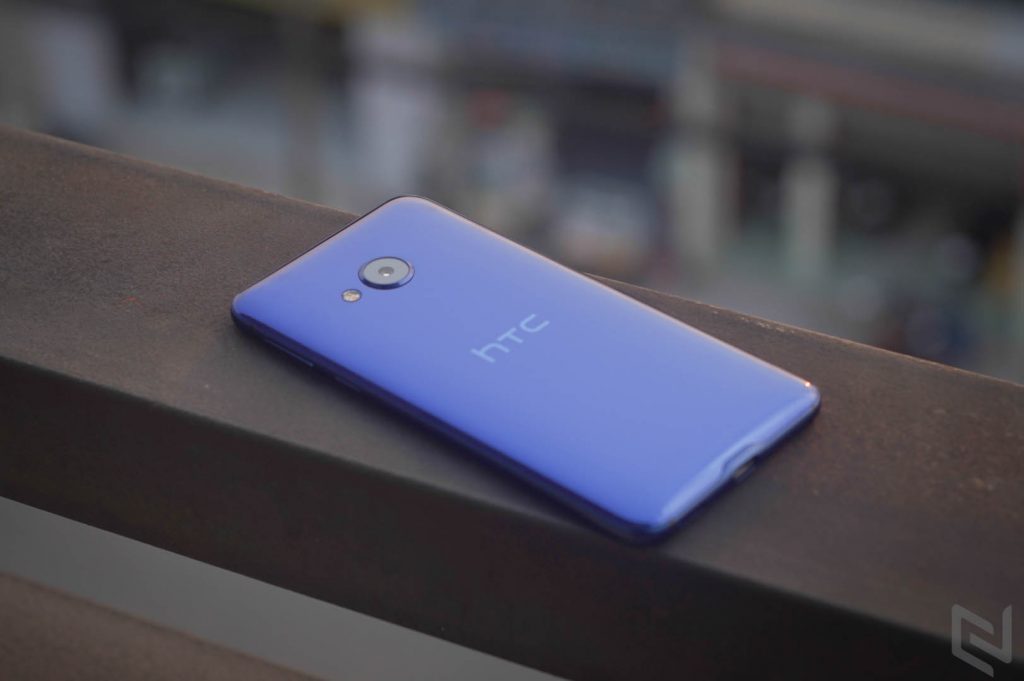 Đánh giá HTC U Play mềm mại và bóng bẩy
