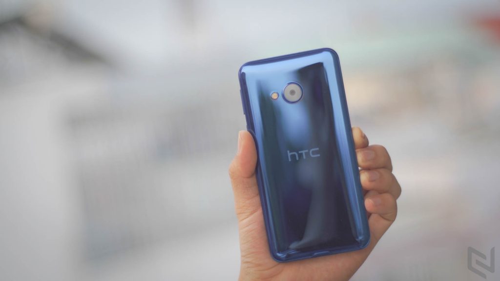 Đánh giá HTC U Play mềm mại và bóng bẩy