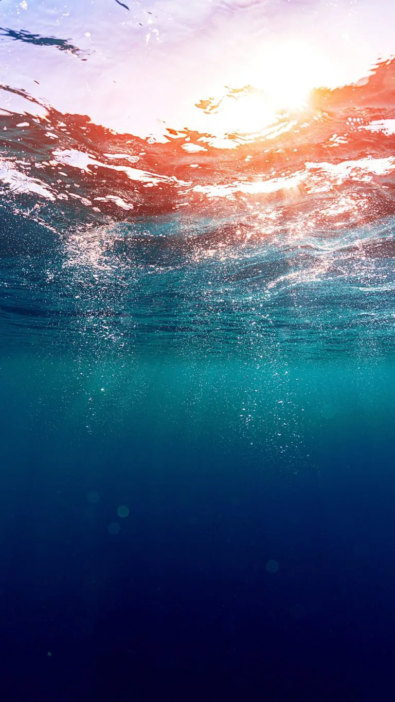 Dreamy-Underwater-Bubbles-Sun-Light-iPhone-6-HD-Wallpaper-768x1365