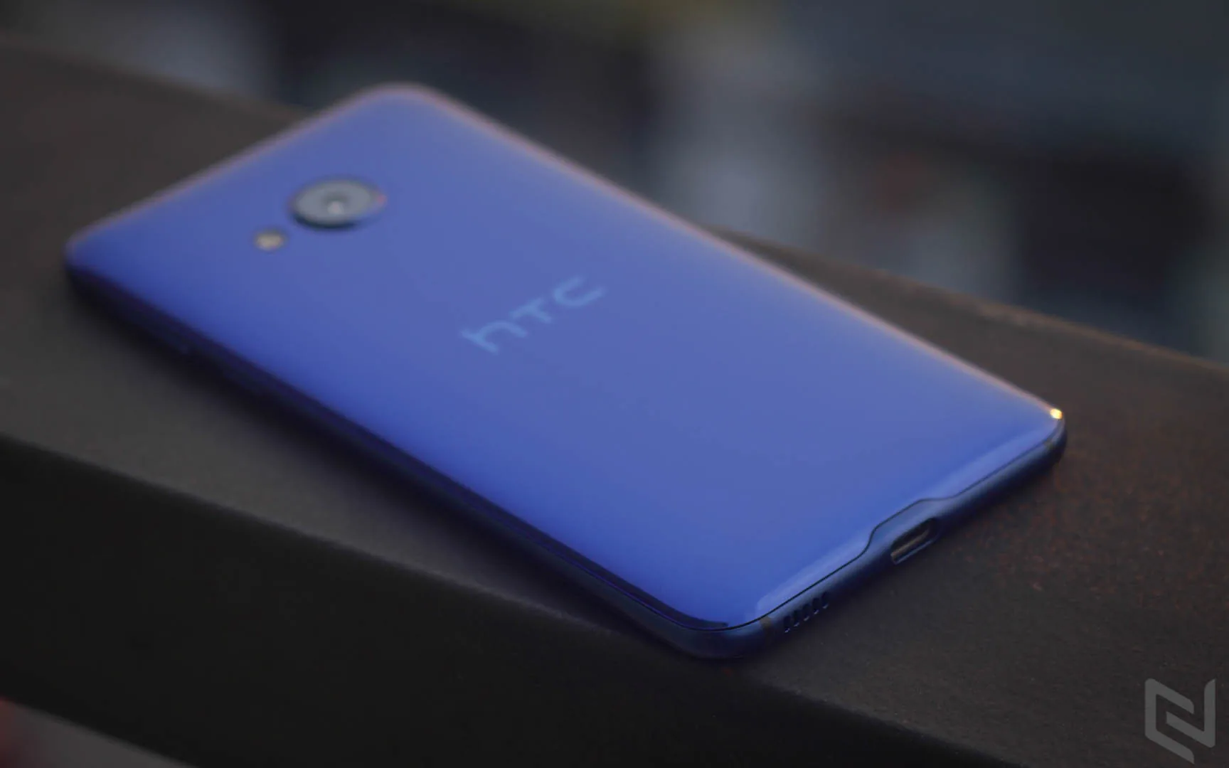 Đánh giá HTC U Play mềm mại và bóng bẩy