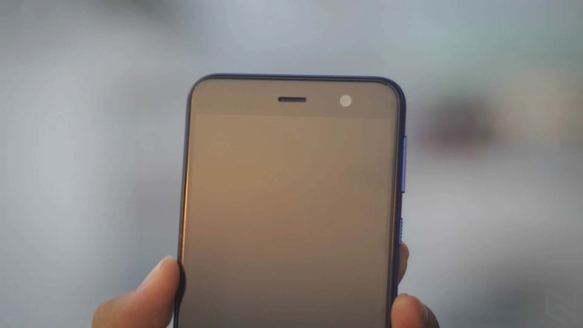 Đánh giá HTC U Play mềm mại và bóng bẩy