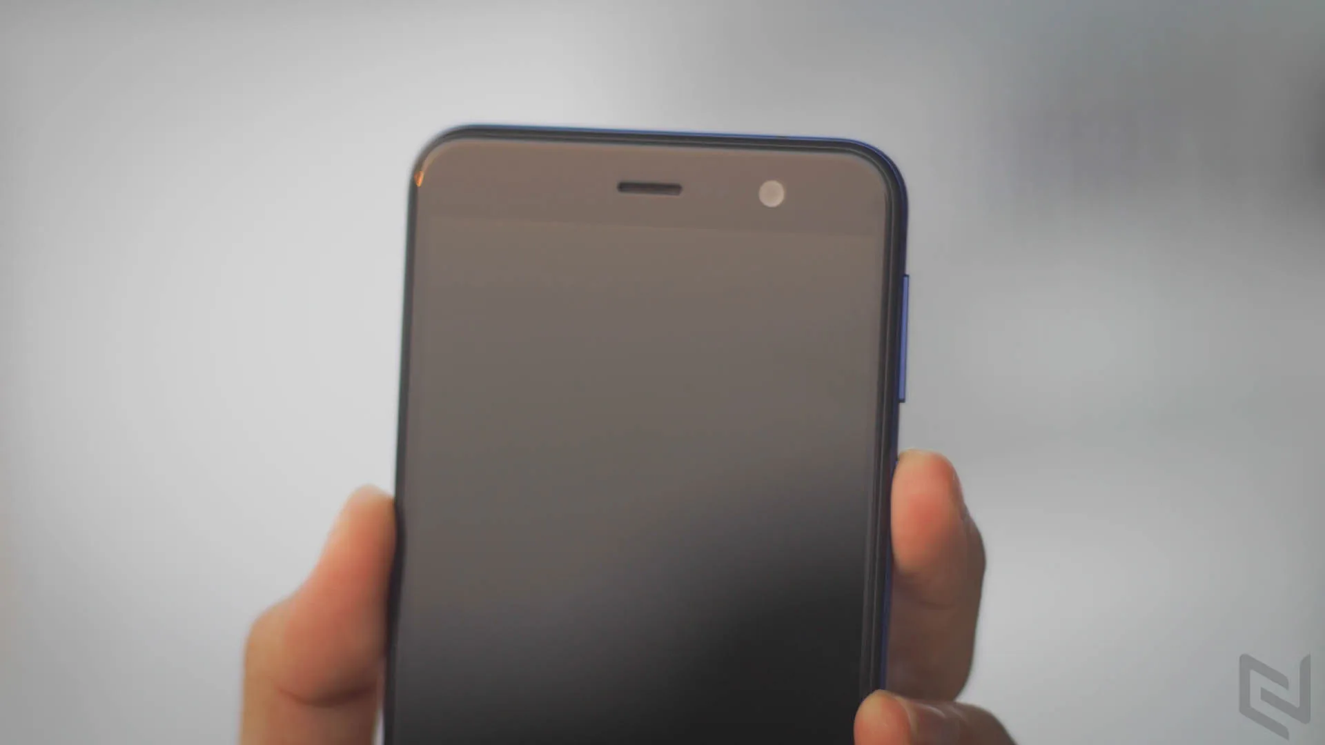 Đánh giá HTC U Play mềm mại và bóng bẩy