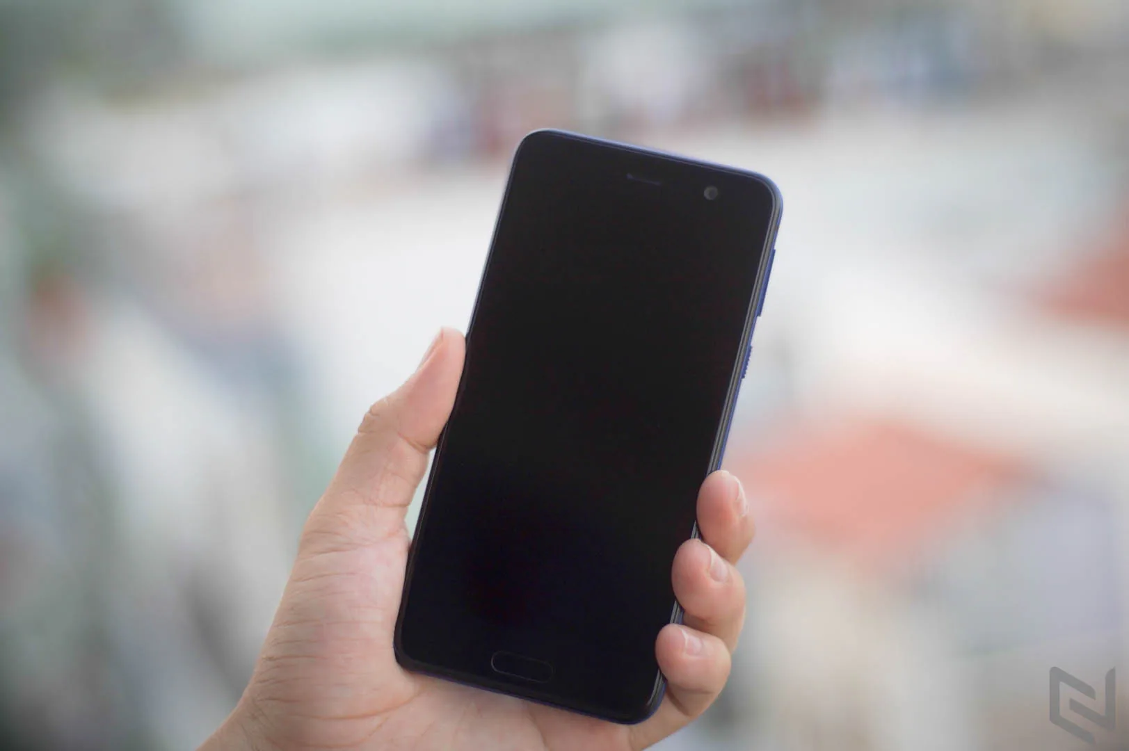 Đánh giá HTC U Play mềm mại và bóng bẩy