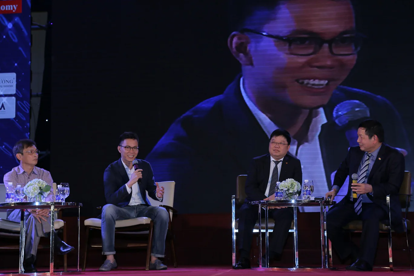 Ong Dang Viet Dung phat bieu tai Dien dan CEO 2017 - CMCN 4.0[1]