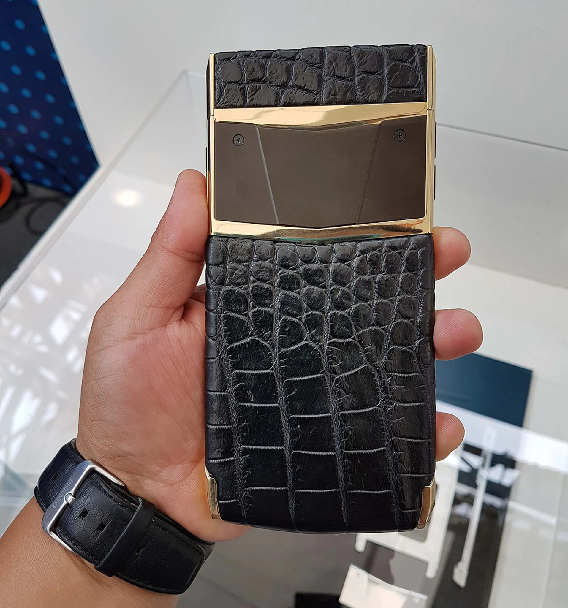 Lộ diện Viettel Luxury Phone chống nghe lén đầu tiên tại Việt Nam