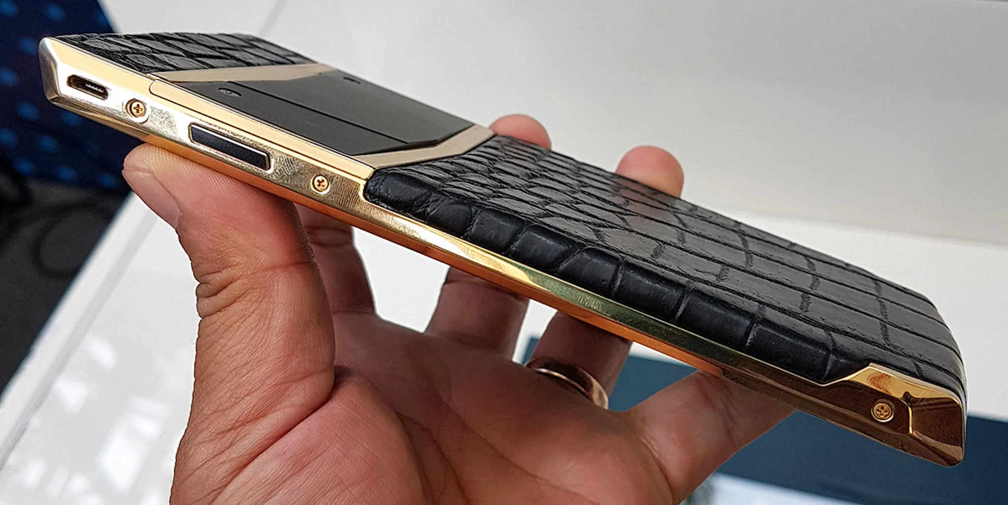 Lộ diện Viettel Luxury Phone chống nghe lén đầu tiên tại Việt Nam