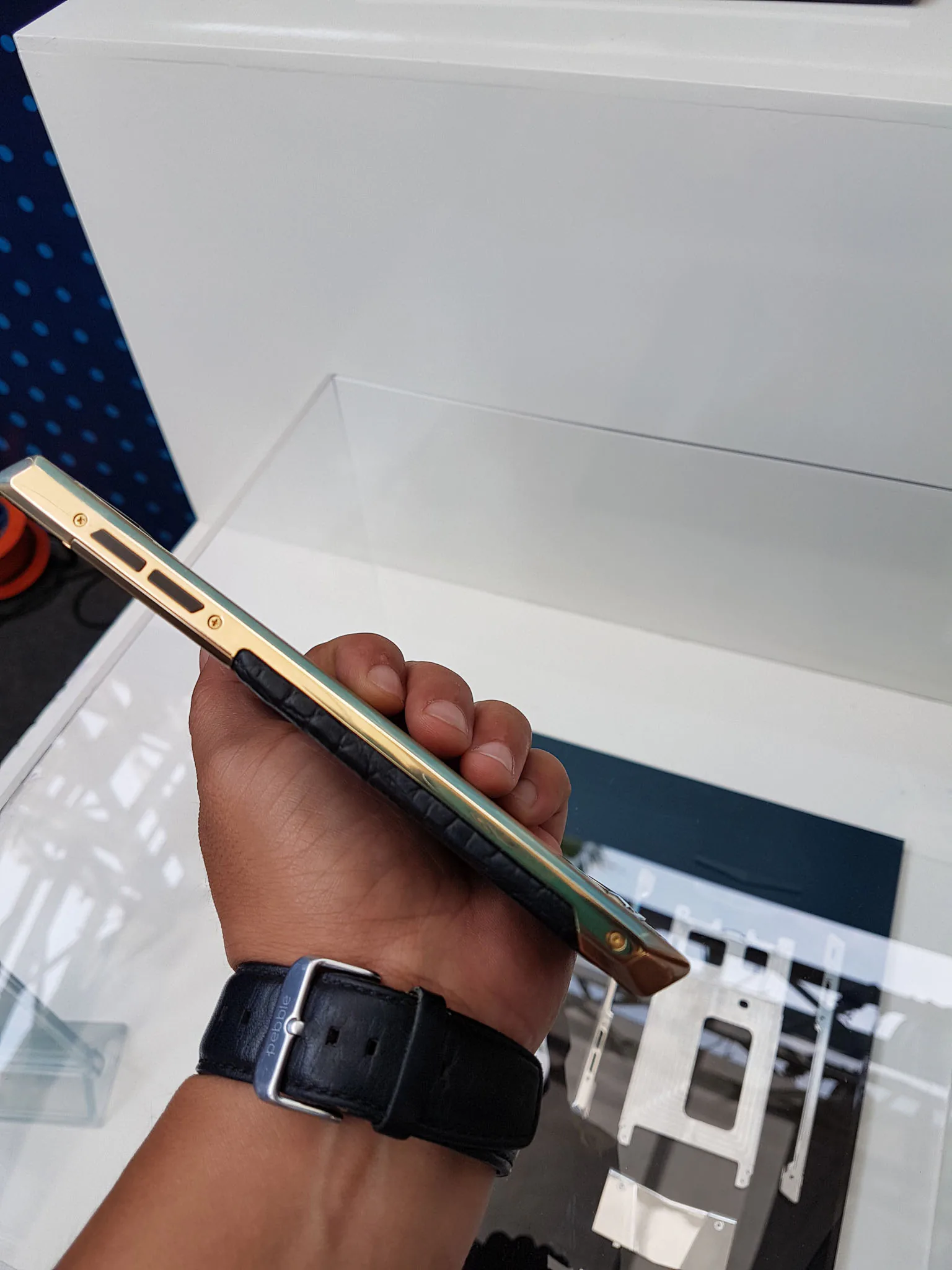 Lộ diện Viettel Luxury Phone chống nghe lén đầu tiên tại Việt Nam