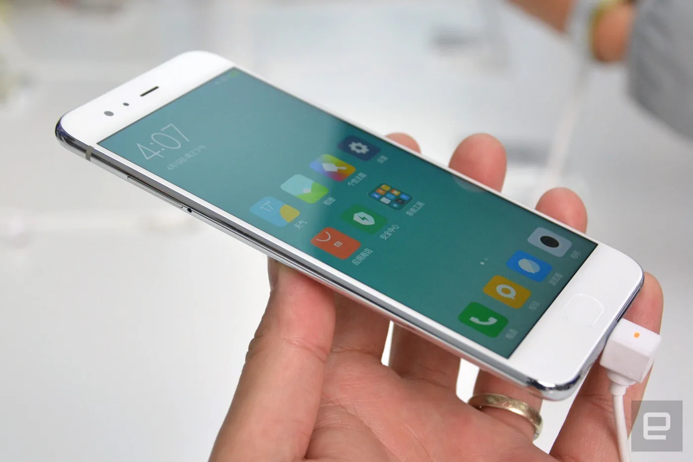 Cận cảnh Xiaomi Mi 6, lịch lãm, sang trọng, rất đẹp