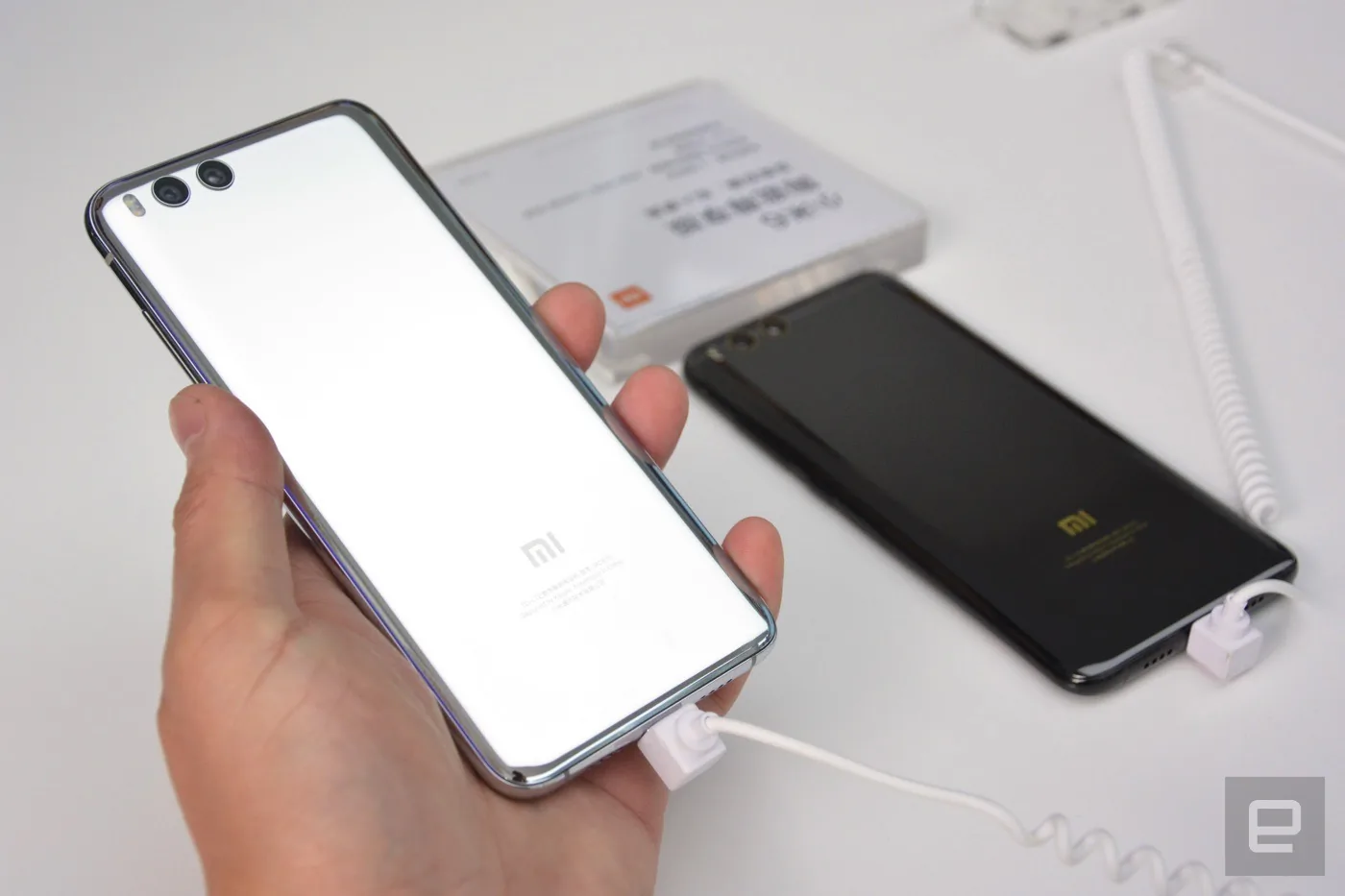 Cận cảnh Xiaomi Mi 6, lịch lãm, sang trọng, rất đẹp