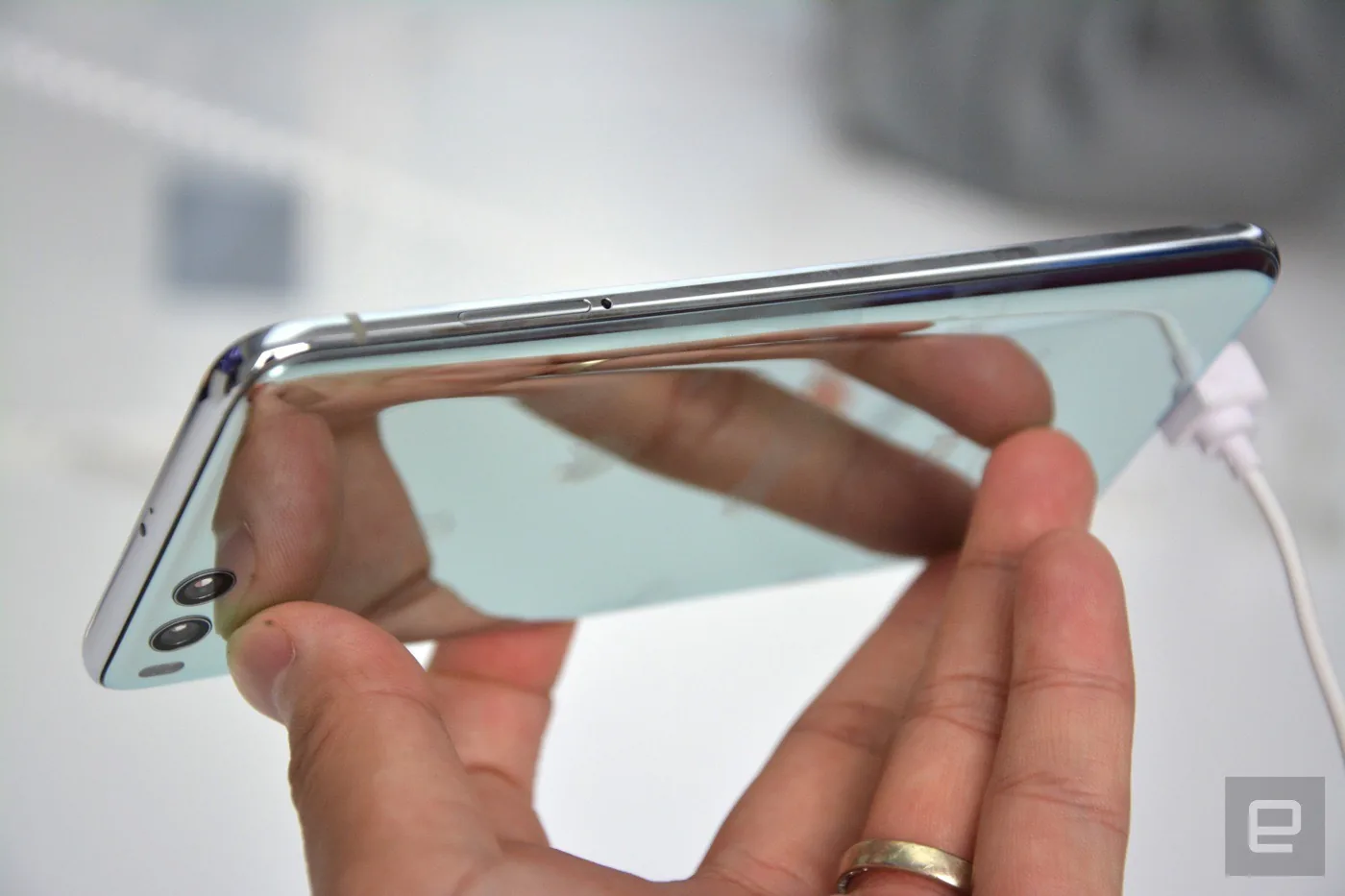 Cận cảnh Xiaomi Mi 6, lịch lãm, sang trọng, rất đẹp