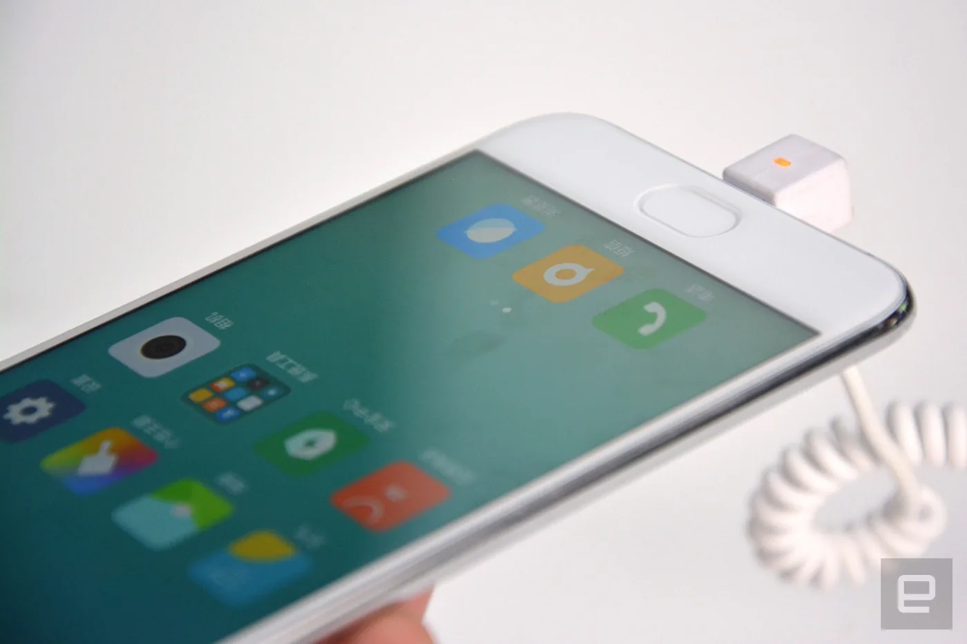 Cận cảnh Xiaomi Mi 6, lịch lãm, sang trọng, rất đẹp