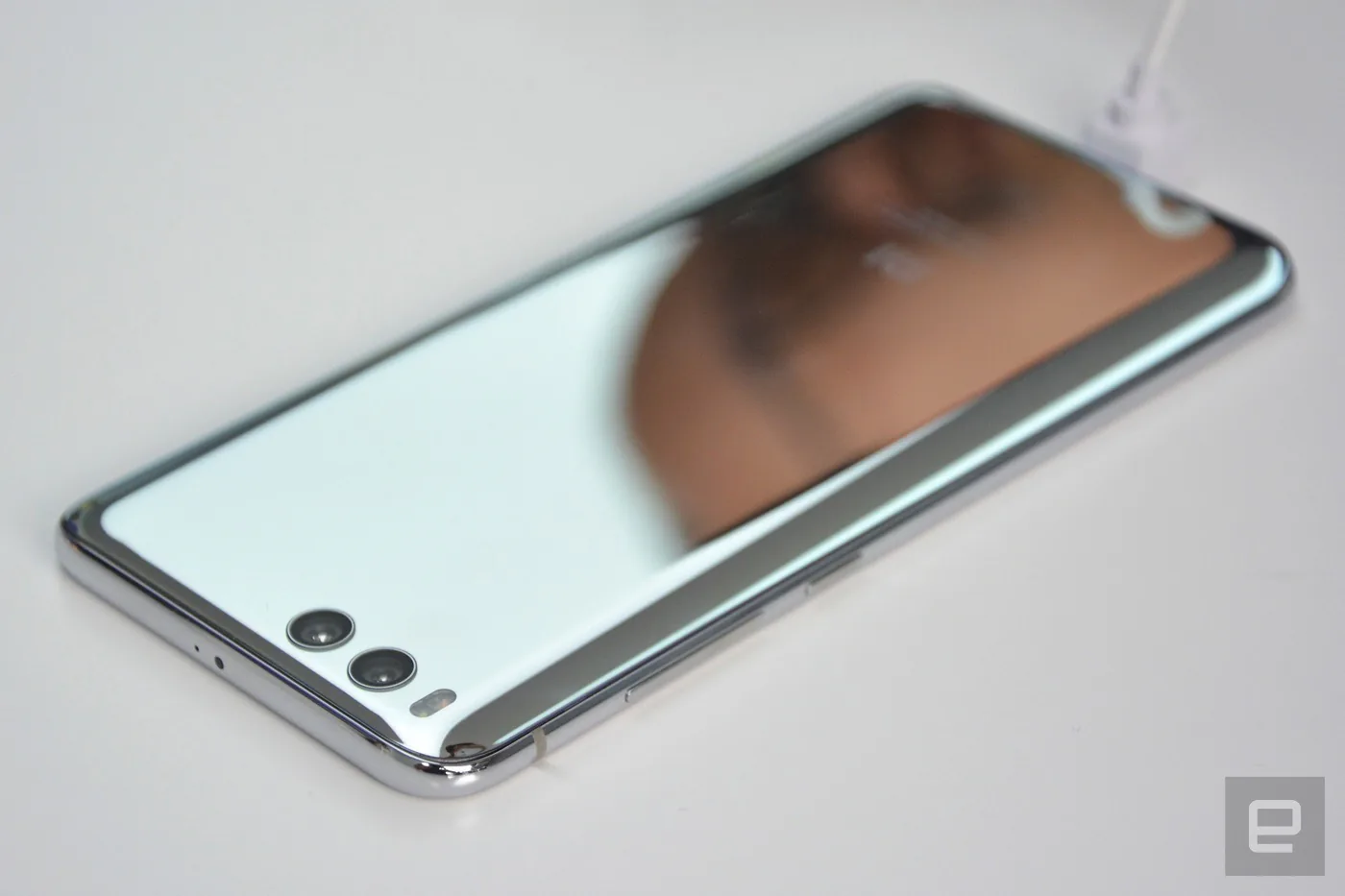 Cận cảnh Xiaomi Mi 6, lịch lãm, sang trọng, rất đẹp