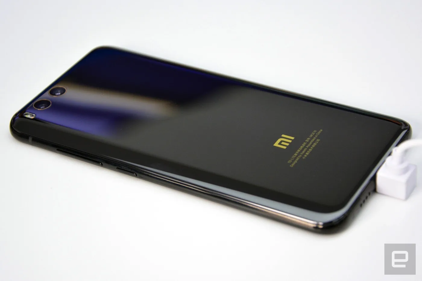 Cận cảnh Xiaomi Mi 6, lịch lãm, sang trọng, rất đẹp