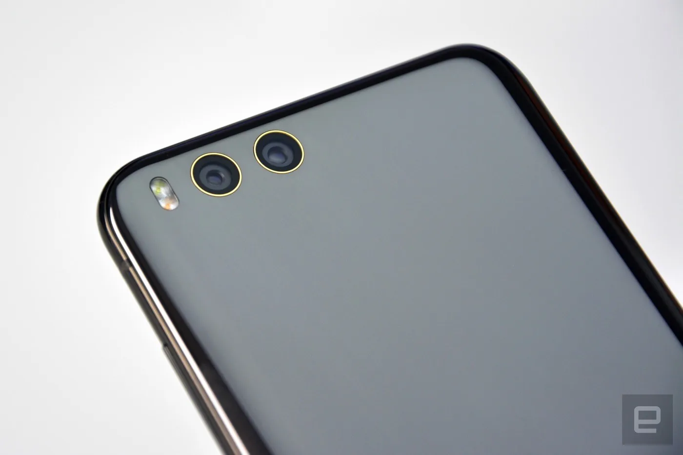 Cận cảnh Xiaomi Mi 6, lịch lãm, sang trọng, rất đẹp