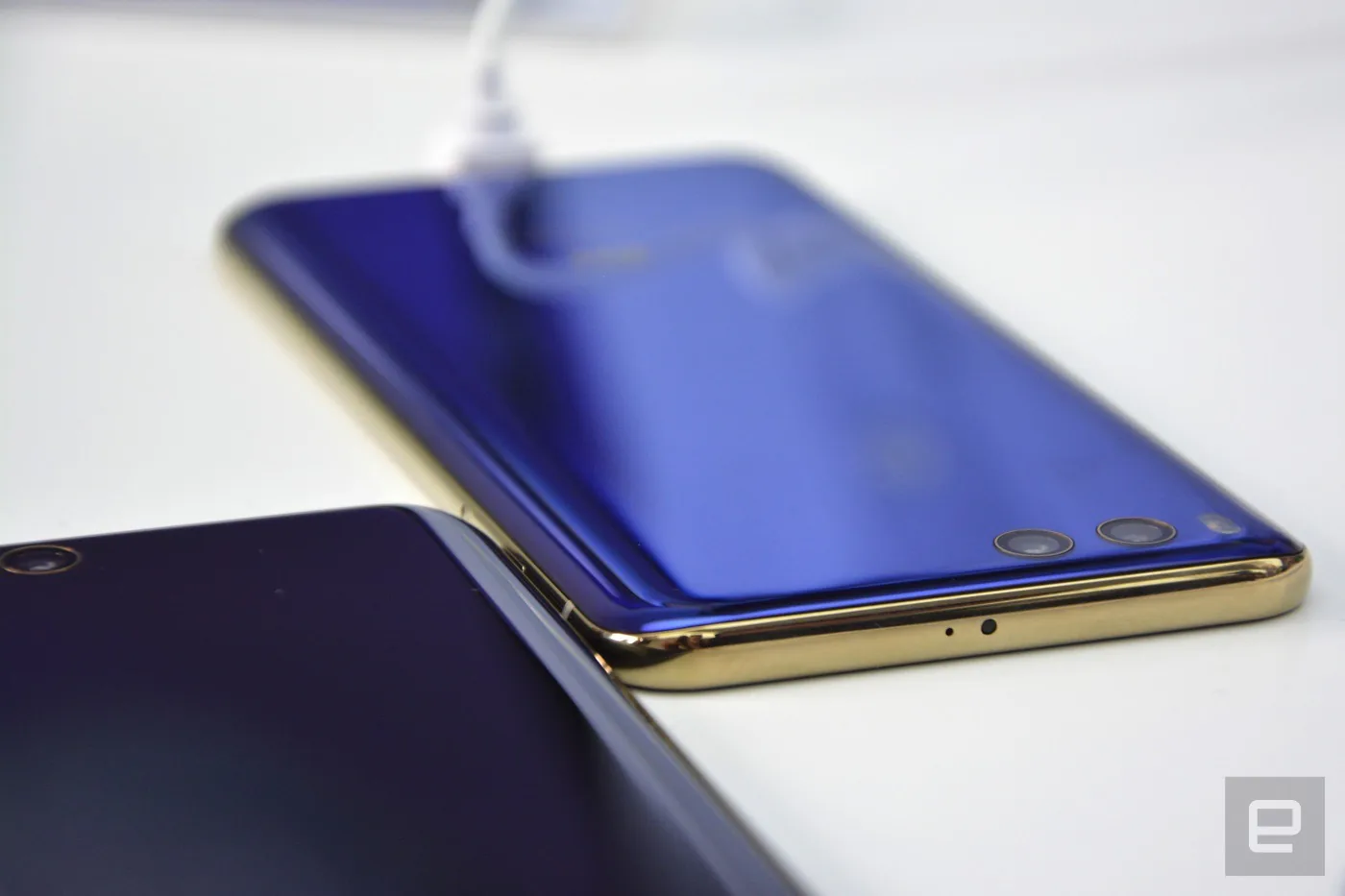 Cận cảnh Xiaomi Mi 6, lịch lãm, sang trọng, rất đẹp