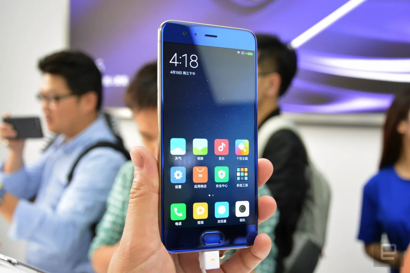 Cận cảnh Xiaomi Mi 6, lịch lãm, sang trọng, rất đẹp