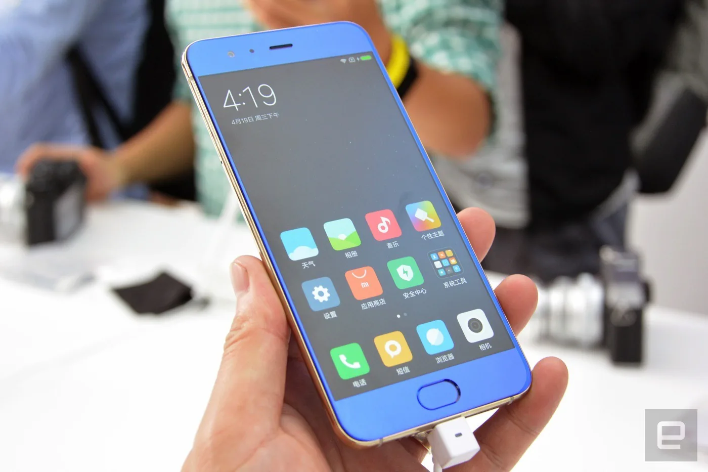 Cận cảnh Xiaomi Mi 6, lịch lãm, sang trọng, rất đẹp