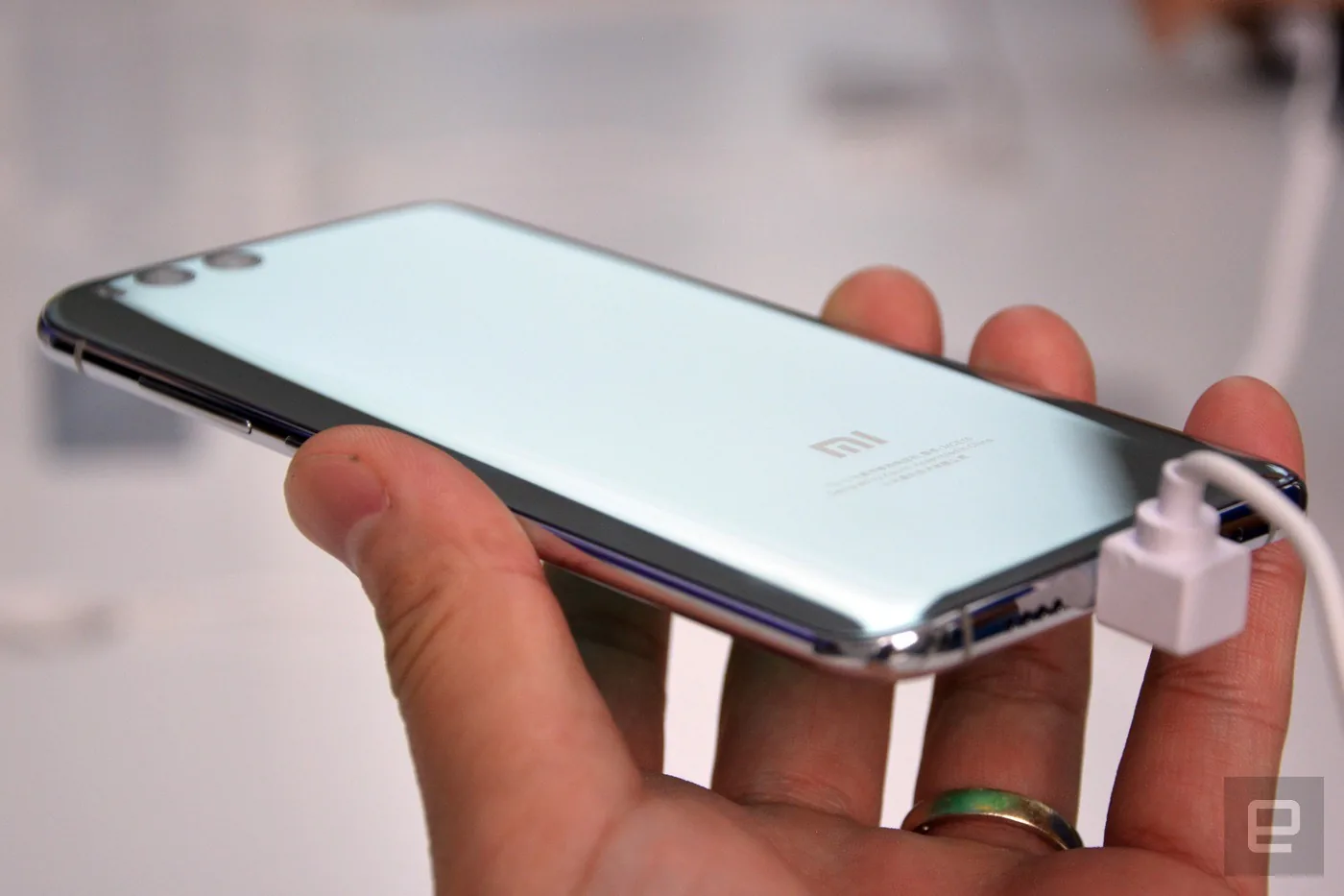 Cận cảnh Xiaomi Mi 6, lịch lãm, sang trọng, rất đẹp
