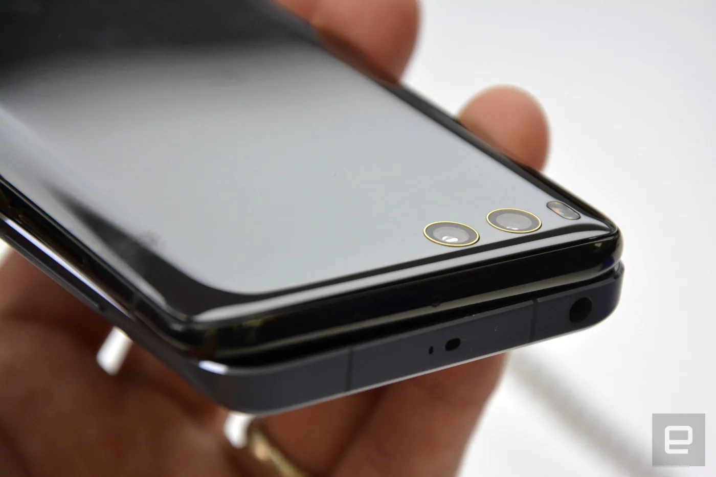 Cận cảnh Xiaomi Mi 6, lịch lãm, sang trọng, rất đẹp
