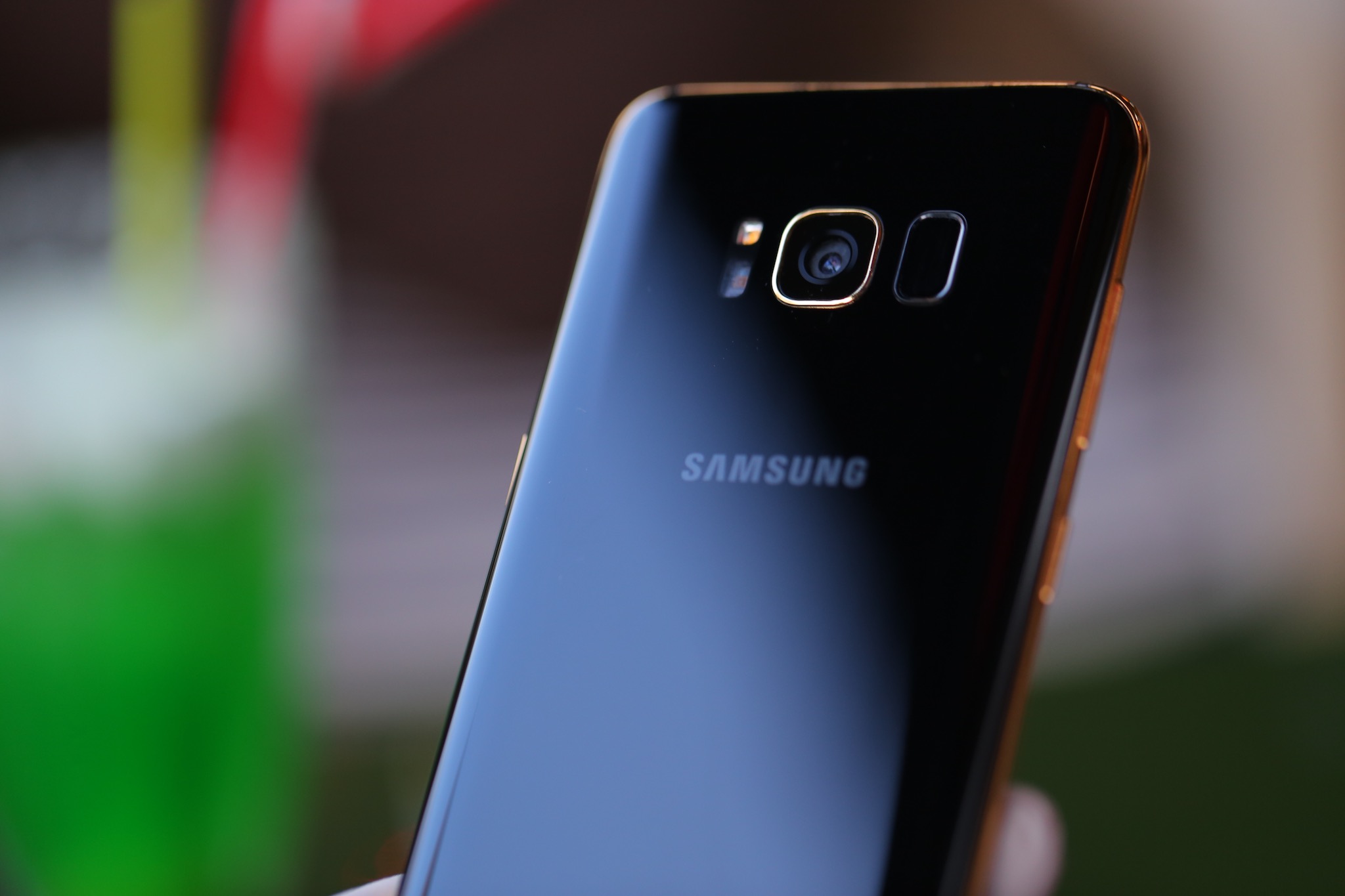 Chiêm ngưỡng Galaxy S8 mạ vàng 24K cực độc tại Việt Nam