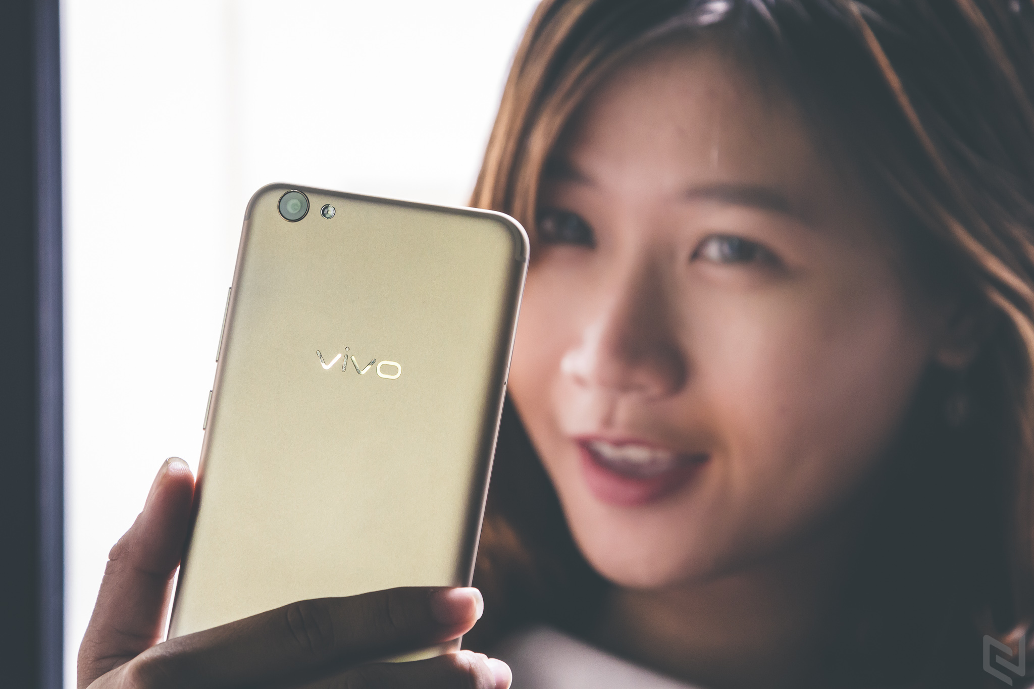 Đánh giá Vivo V5s: Còn gì hay ngoài camera Selfie 20MP?