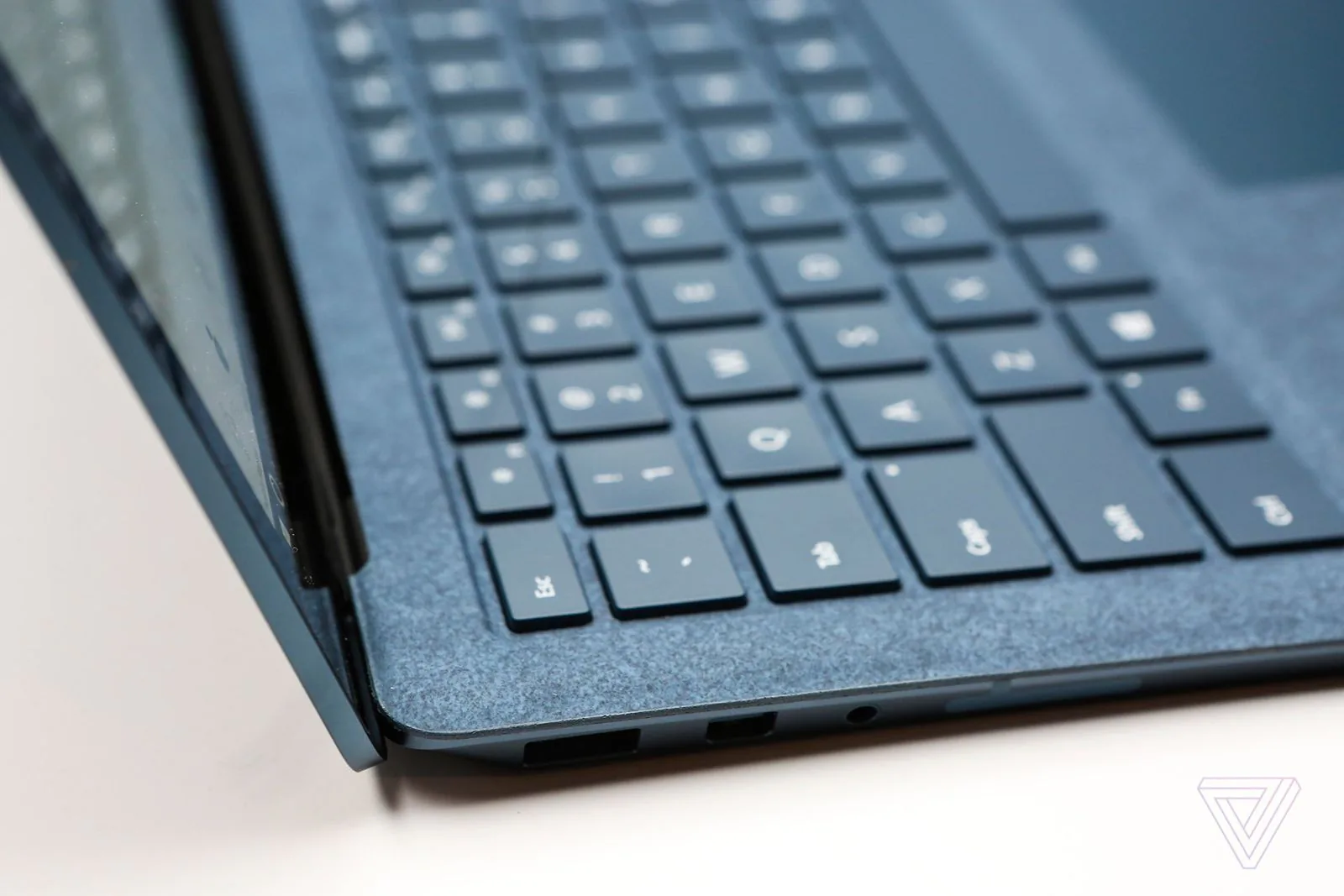 Cảm nhận nhanh Microsoft Surface Laptop: Đẹp