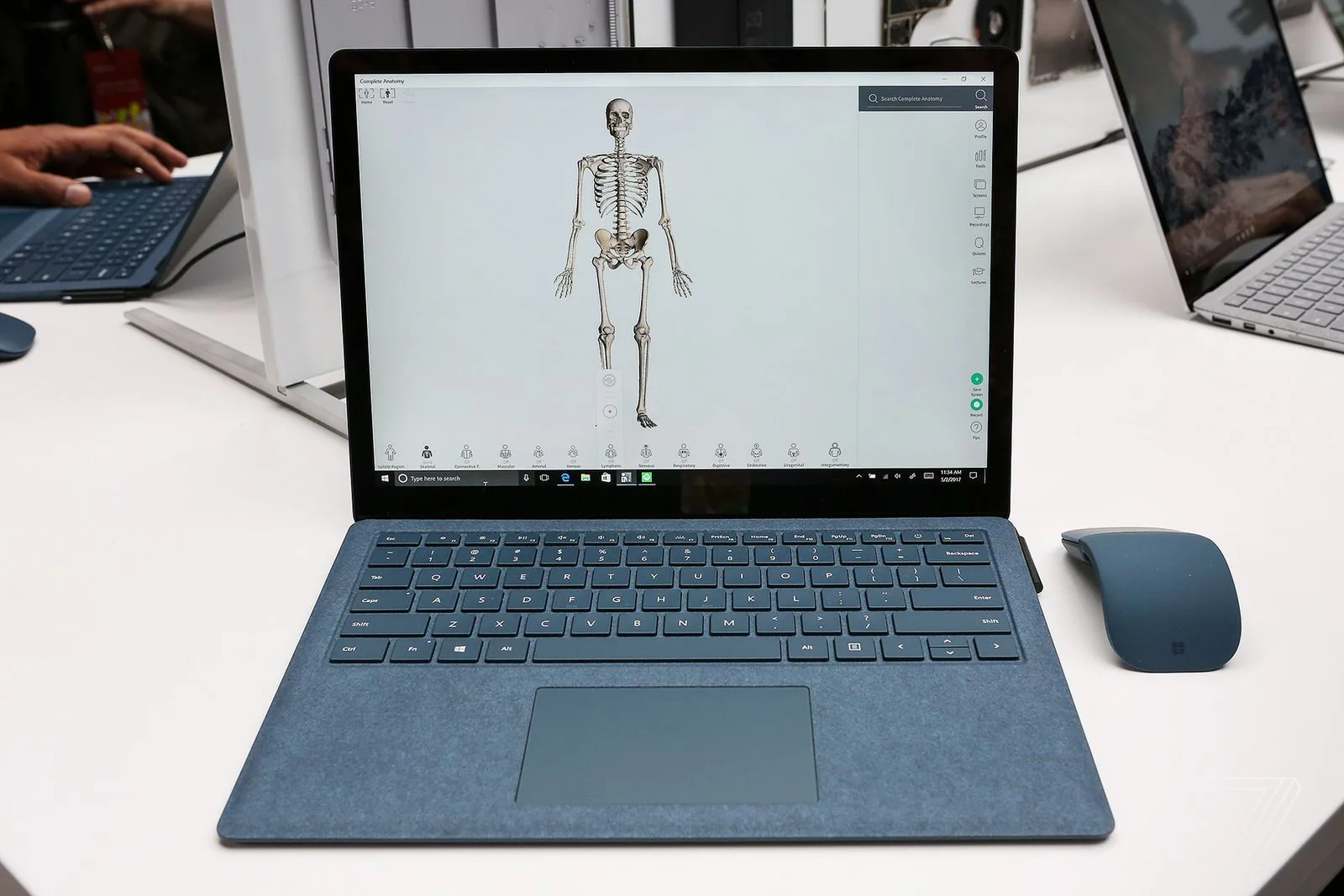 Cảm nhận nhanh Microsoft Surface Laptop: Đẹp
