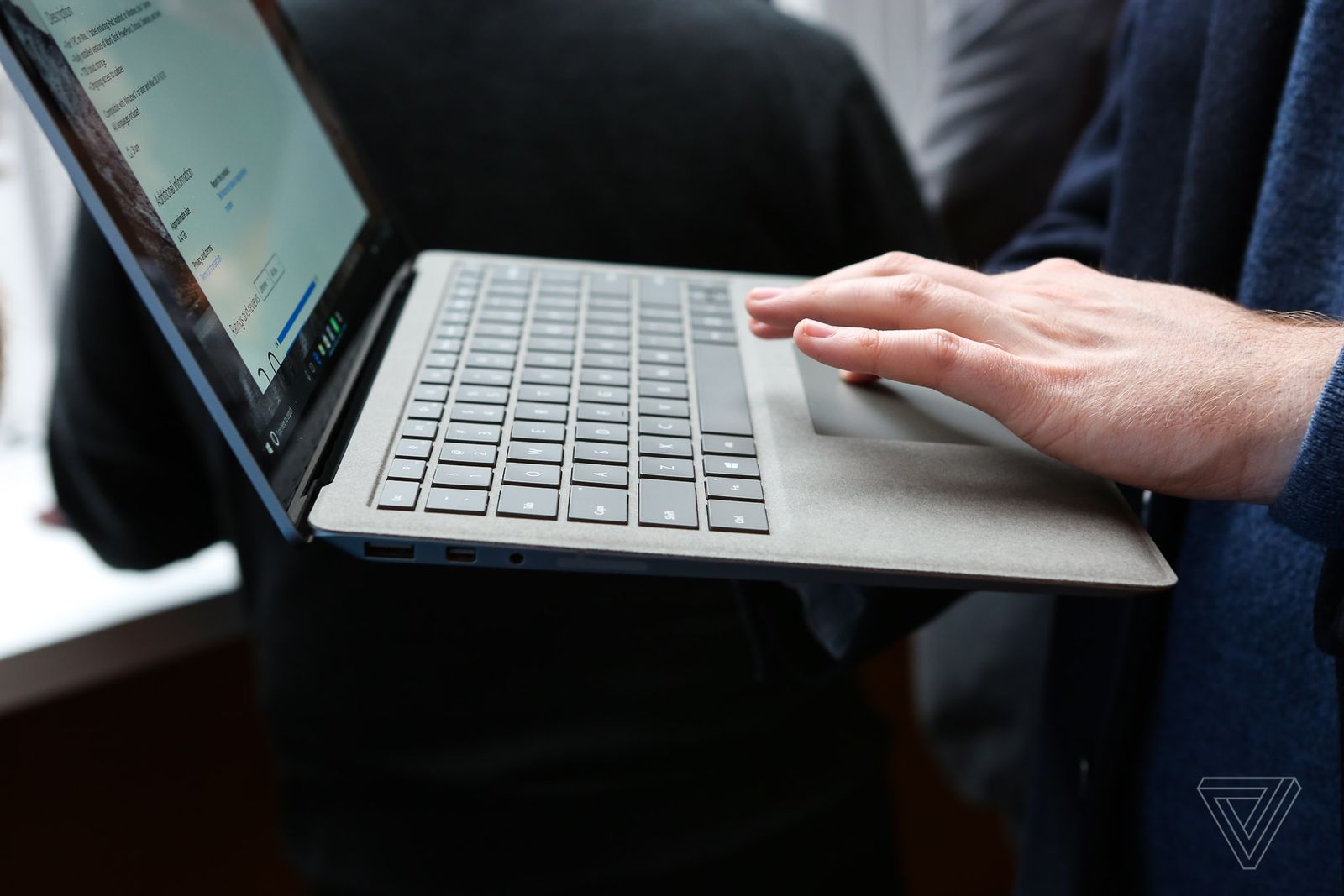 Cảm nhận nhanh Microsoft Surface Laptop: Đẹp