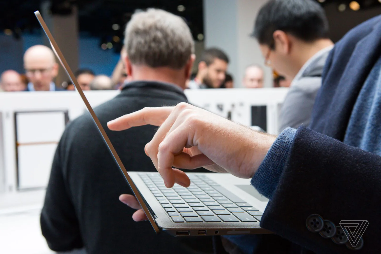 Cảm nhận nhanh Microsoft Surface Laptop: Đẹp