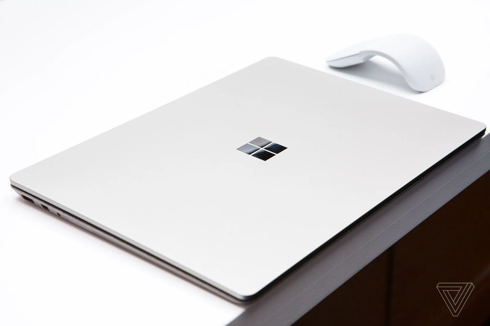 Cảm nhận nhanh Microsoft Surface Laptop: Đẹp