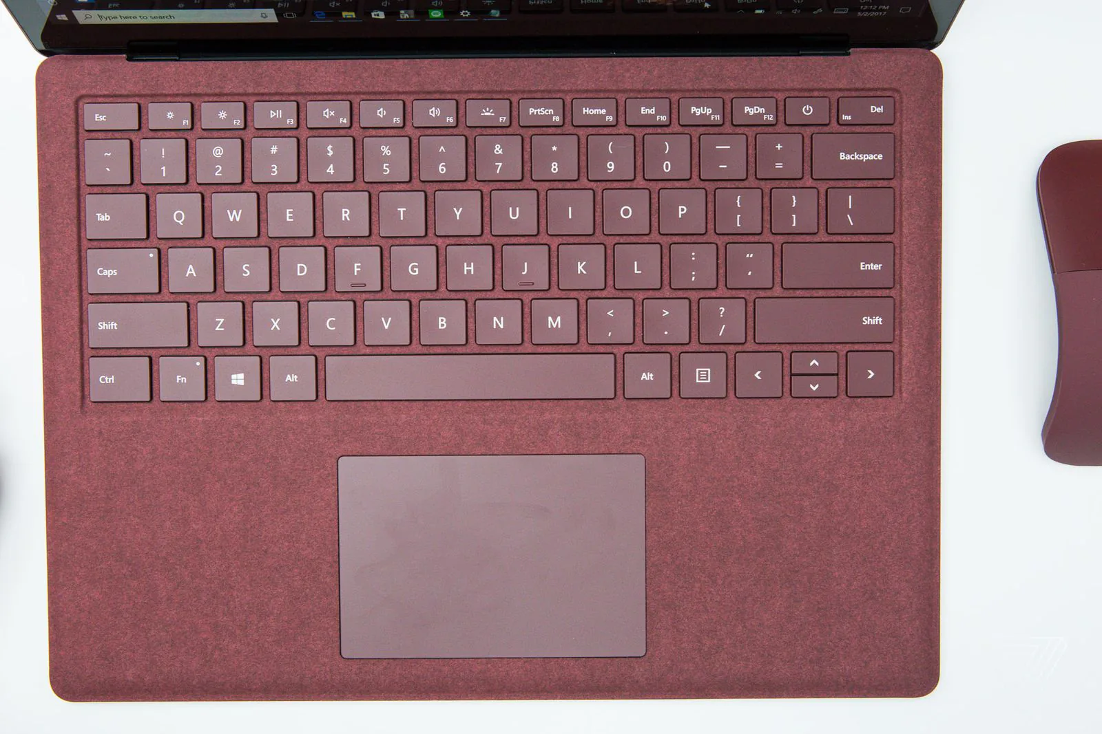 Cảm nhận nhanh Microsoft Surface Laptop: Đẹp