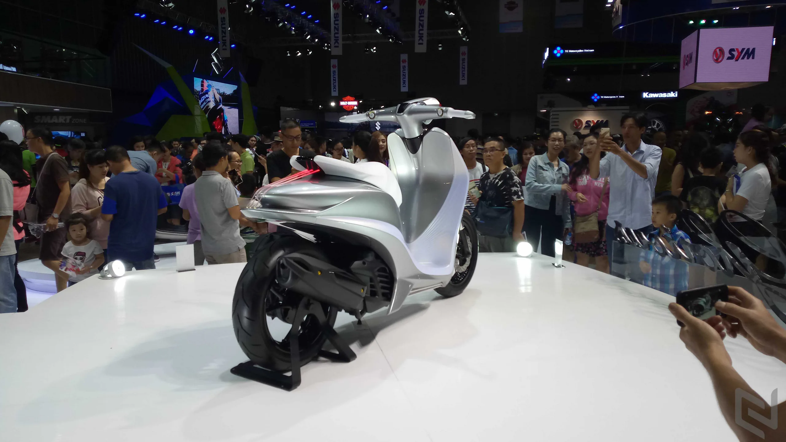 Đánh giá Moto M tầm trung nhưng chất lượng cao cấp