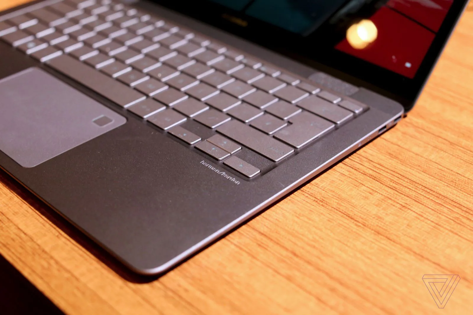 asus_zenbook_3_deluxe_ces_2017_4