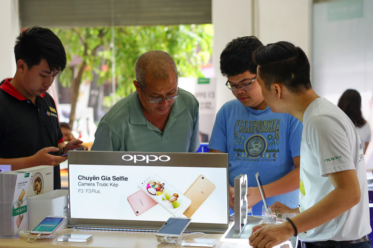 OPPO F3 gây ấn tượng trong ngày đầu tiên mở bán