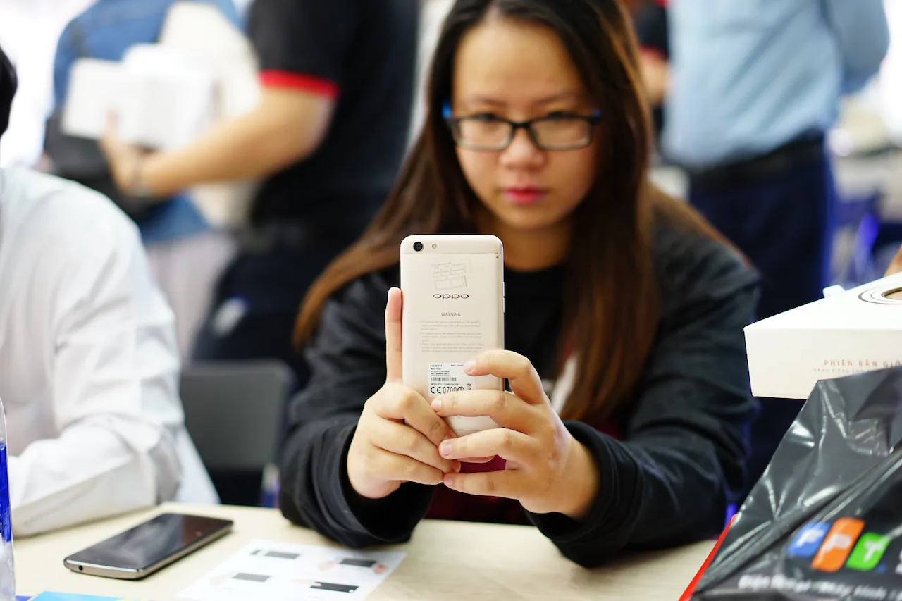 OPPO F3 gây ấn tượng trong ngày đầu tiên mở bán