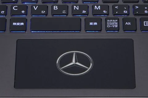 Mercedes-Benz Vaio Z, chiếc laptop dành cho những người mê xe