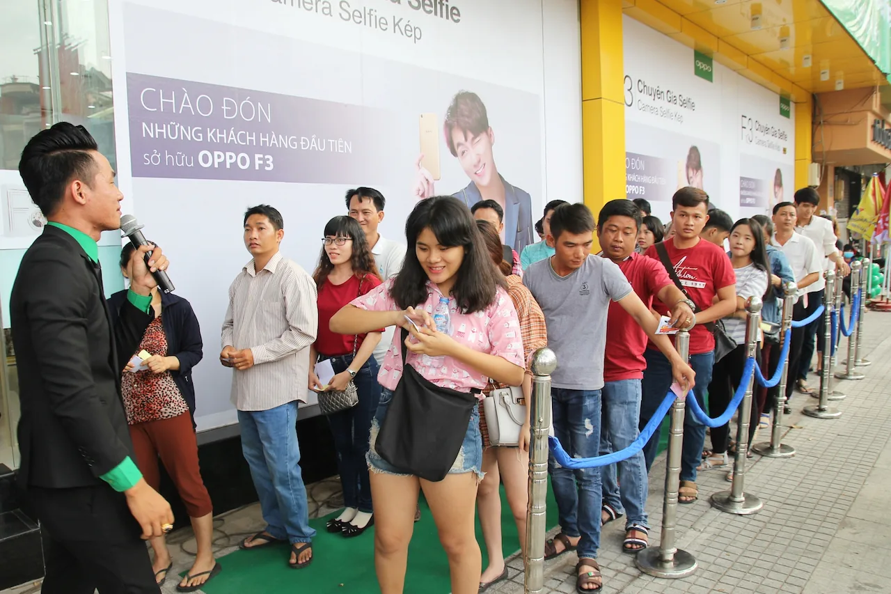 OPPO F3 gây ấn tượng trong ngày đầu tiên mở bán