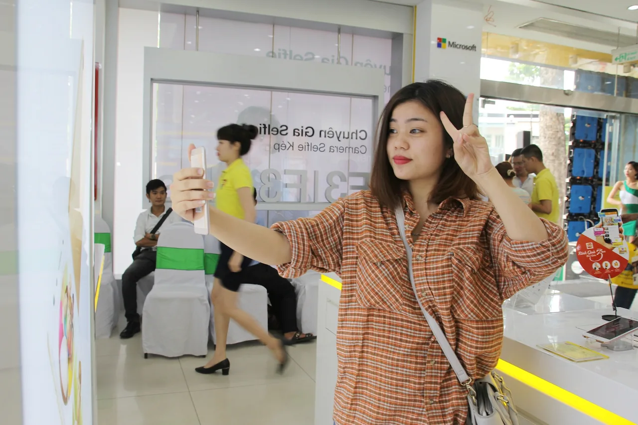 OPPO F3 gây ấn tượng trong ngày đầu tiên mở bán