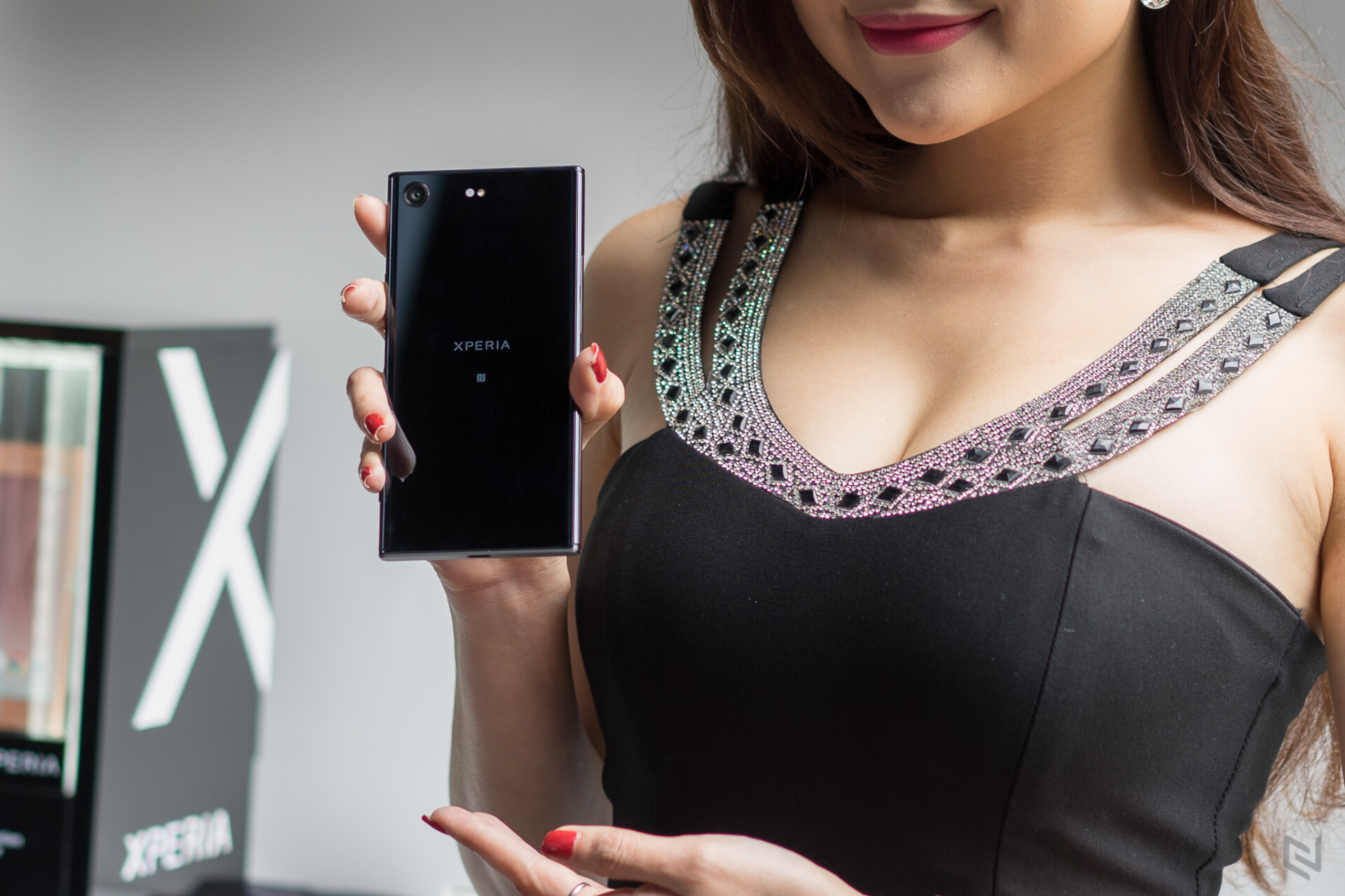 Sony Xperia XZ Premium màn hình 4K HDR có giá 18,49 triệu đồng