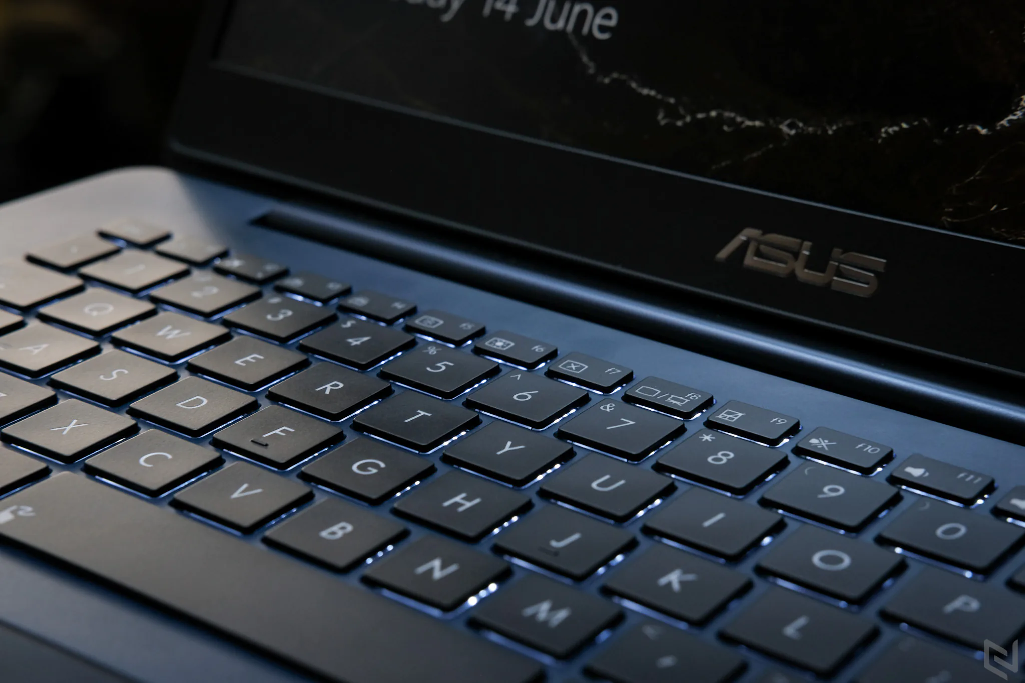 Đánh giá Asus Zenbook UX430: Khi văn phòng cũng cần đến hiệu năng