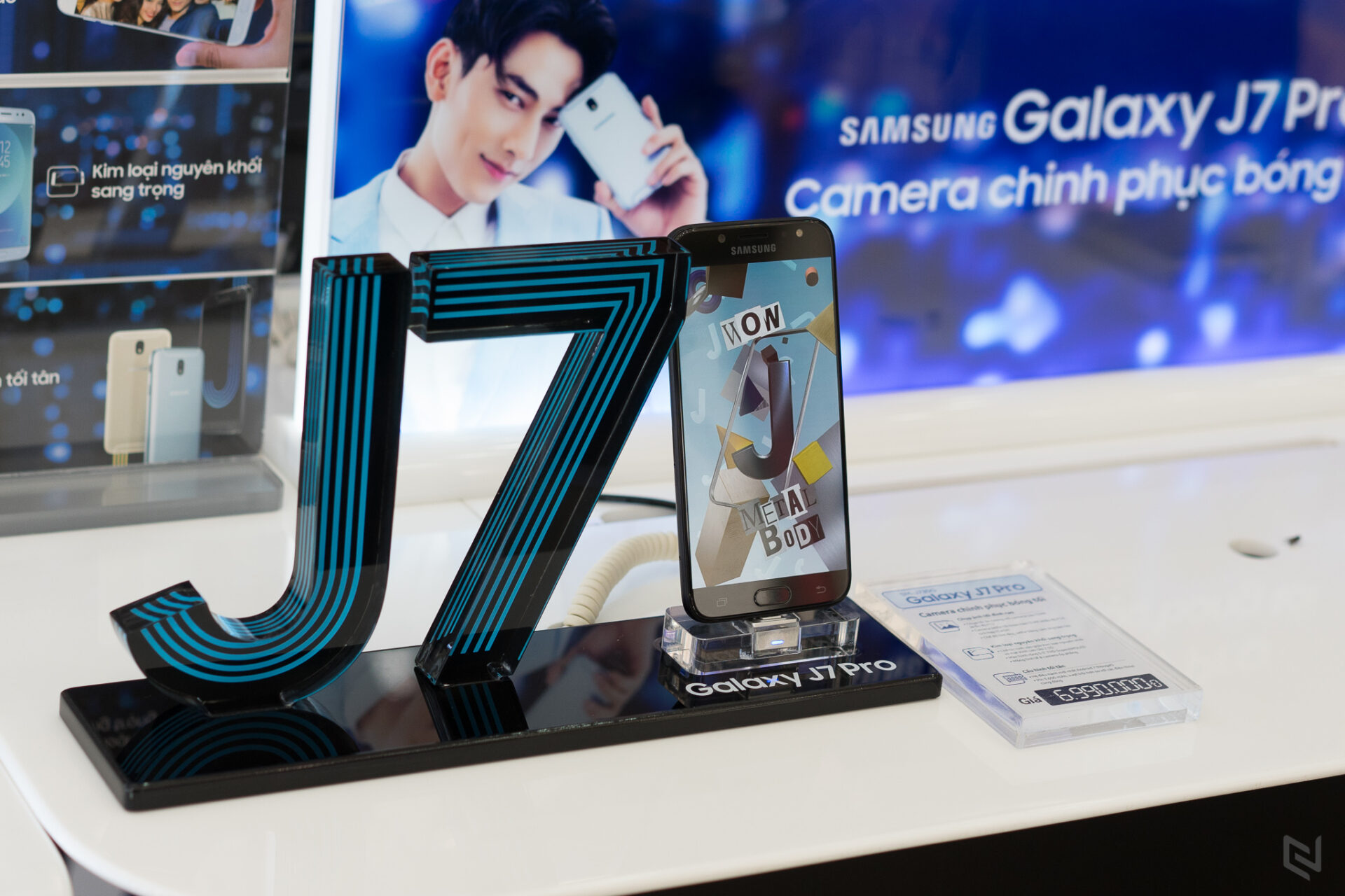 Galaxy J7 Pro chính thức lên kệ tại Việt Nam