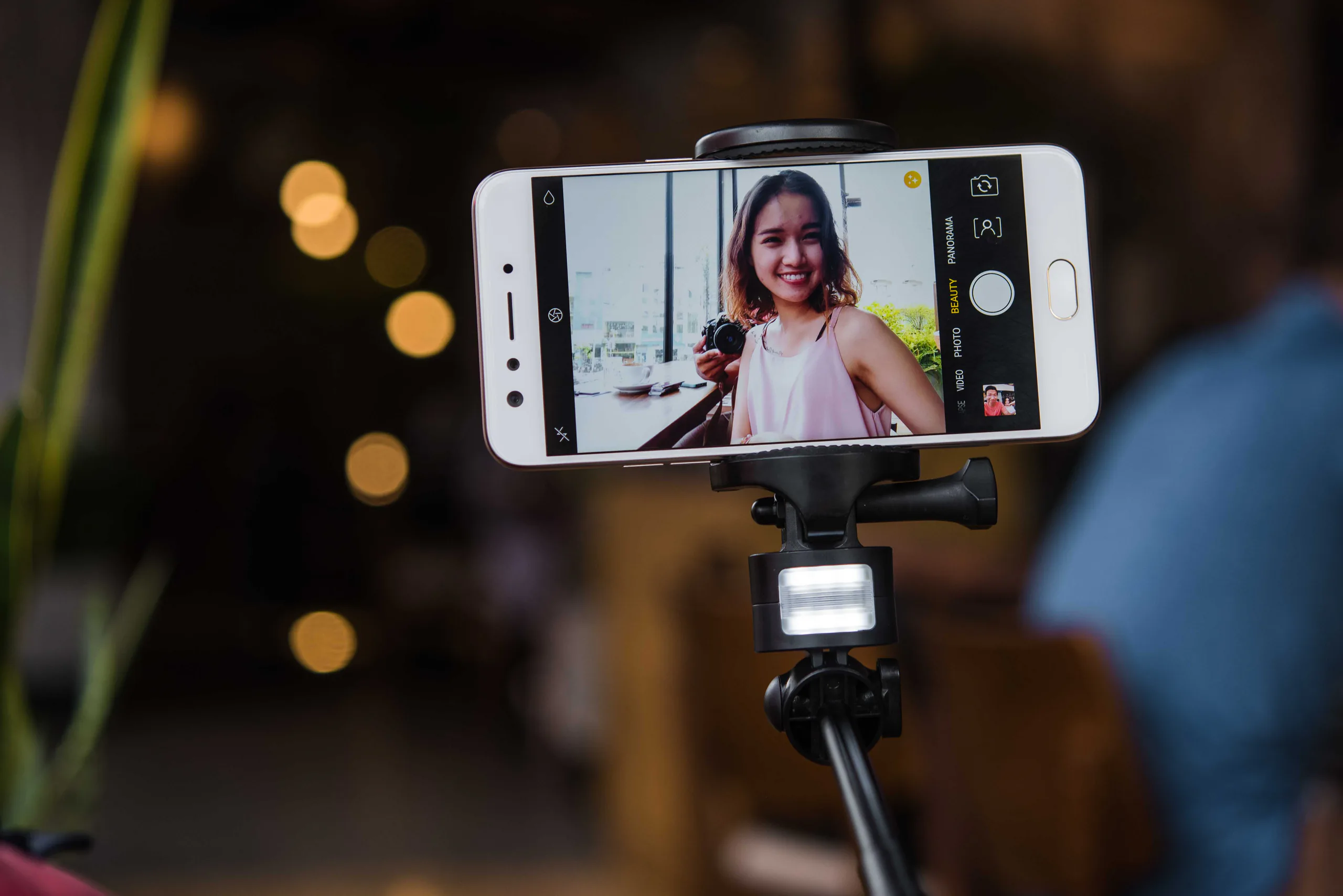 OPPO F3 ra mắt phiên bản đặc biệt màu đỏ, hướng tới nguồn năng lượng đầy nhiệt huyết