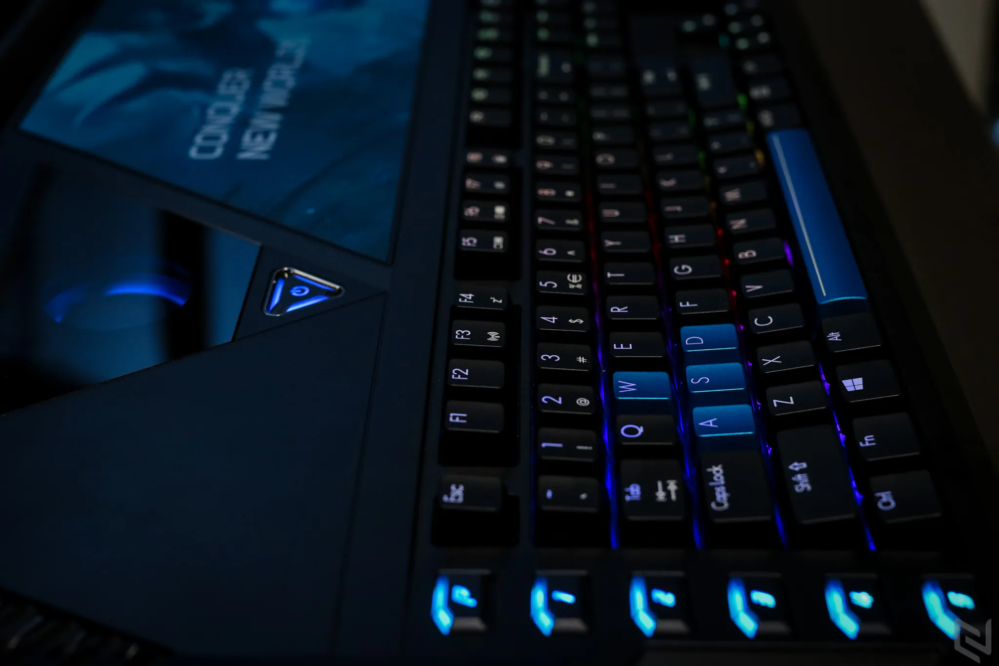 Trên tay Acer Predator 21X - con "rồng nước" thách thức mọi loại game